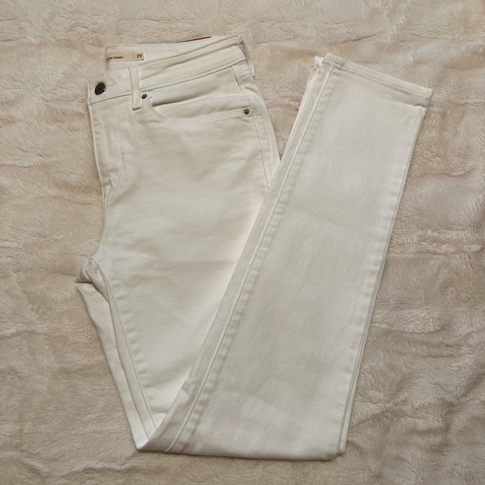 Levi’s Mid Rise Skinny Jean